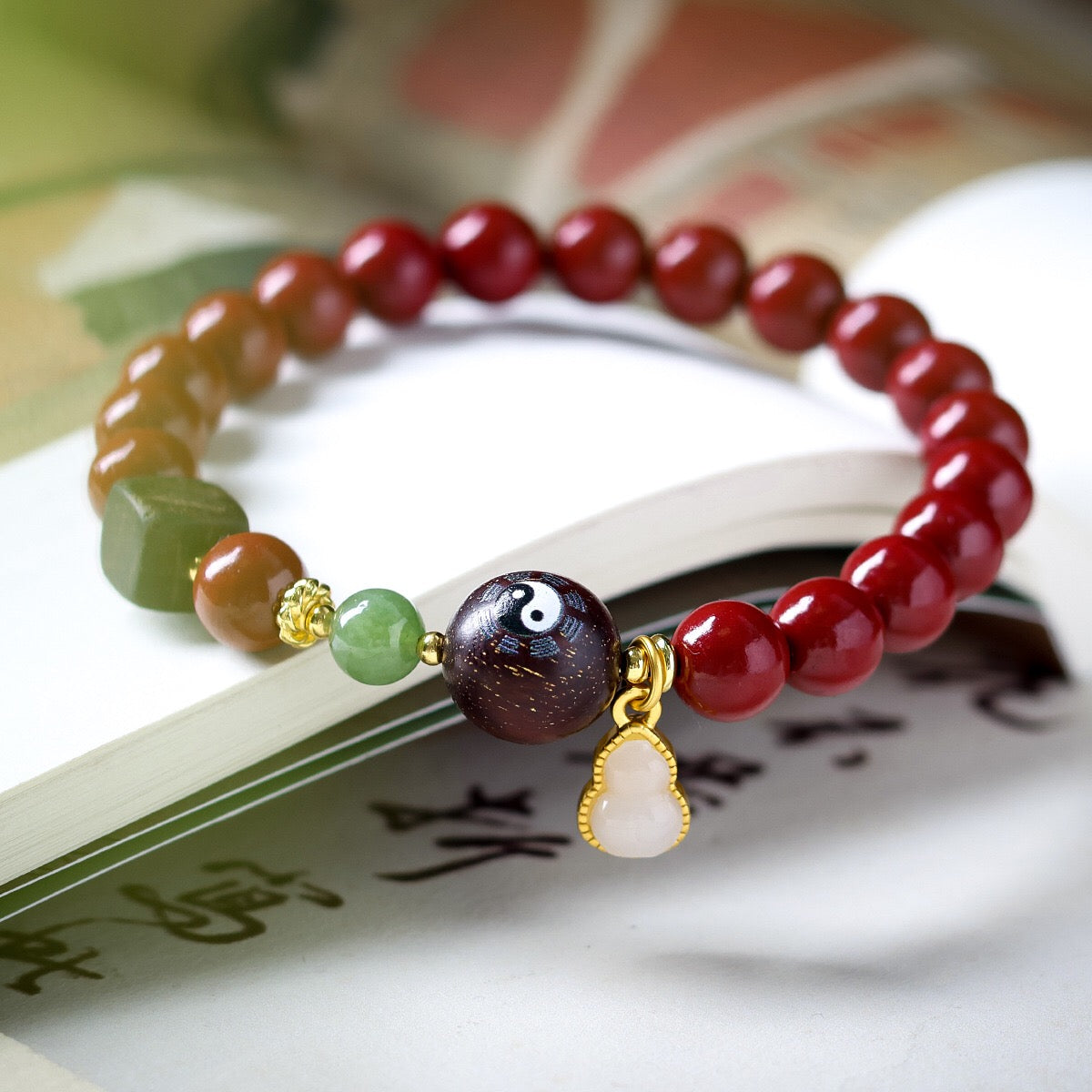 Natural obsidian white jade bodhi Taoist Tai Chi Yin Yang bracelet | Feng Shui protection and blessing fortune-changing popular nine palaces and eight trigrams red agate bracelet | Ancient cultural popular bracelet jewelry to attract wealth and good luck