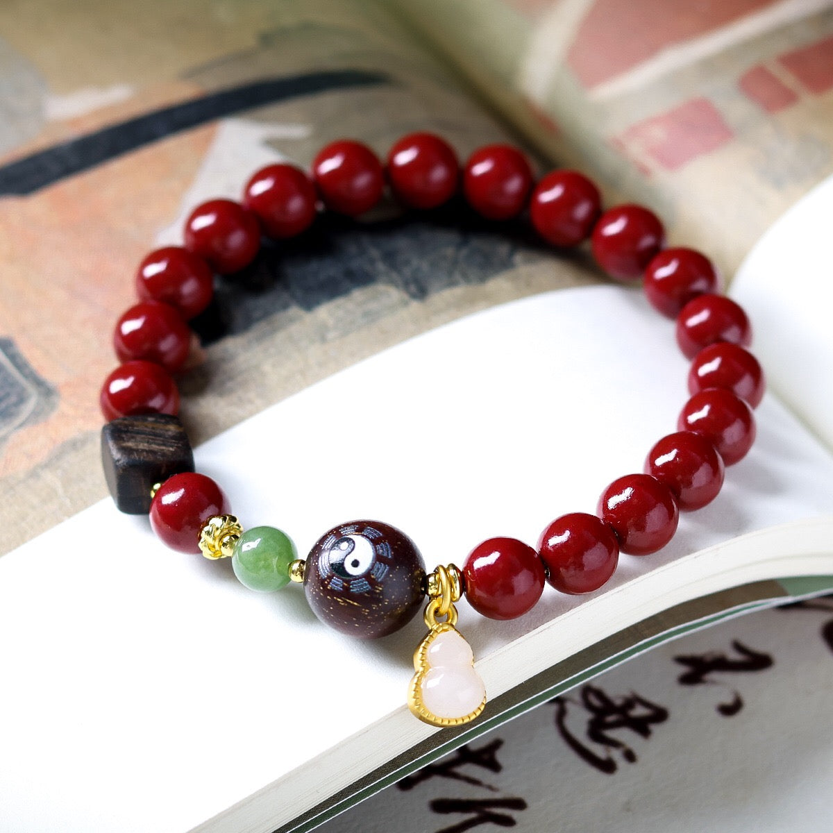 Natural obsidian white jade bodhi Taoist Tai Chi Yin Yang bracelet | Feng Shui protection and blessing fortune-changing popular nine palaces and eight trigrams red agate bracelet | Ancient cultural popular bracelet jewelry to attract wealth and good luck